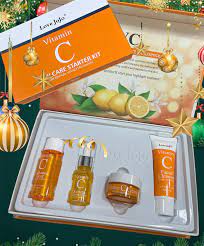 Kit de inicio para el cuidado facial con limpiador facial, tonico radiante, suero y crema.